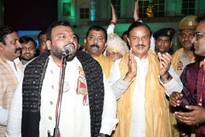 Bhajan singer Kanhaiya Mittal praised the works of MP Dr. Mahesh Sharma